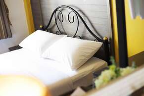 Rambuttri Village Inn & Plaza