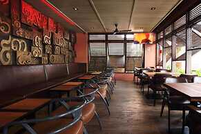 Rambuttri Village Inn & Plaza