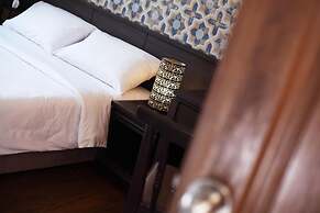 Rambuttri Village Inn & Plaza