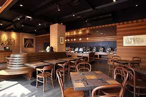 Rambuttri Village Inn & Plaza