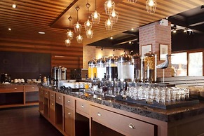 Rambuttri Village Inn & Plaza