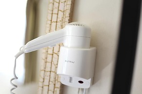 Rambuttri Village Inn & Plaza