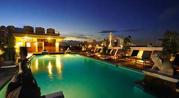 Rambuttri Village Inn & Plaza