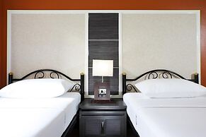 Rambuttri Village Inn & Plaza