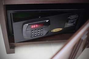 Rambuttri Village Inn & Plaza