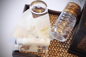 Rambuttri Village Inn & Plaza