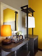 Rambuttri Village Inn & Plaza