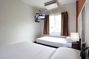 Rambuttri Village Inn & Plaza