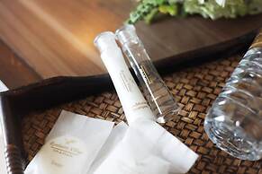 Rambuttri Village Inn & Plaza