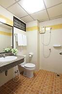 Rambuttri Village Inn & Plaza