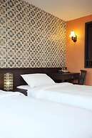 Rambuttri Village Inn & Plaza