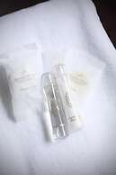 Rambuttri Village Inn & Plaza