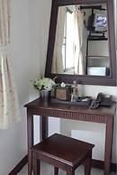 Rambuttri Village Inn & Plaza