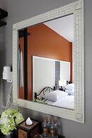 Rambuttri Village Inn & Plaza