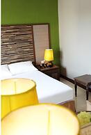 Rambuttri Village Inn & Plaza