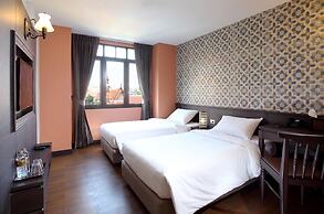 Rambuttri Village Inn & Plaza