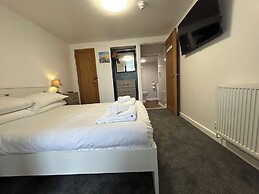 The Royal Clarence Hotel