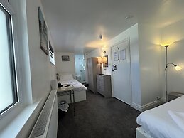 The Royal Clarence Hotel