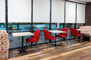 Home2 Suites by Hilton Buffalo Airport / Galleria Mall