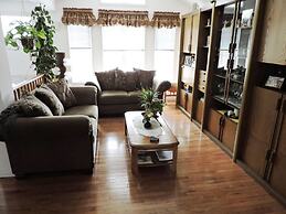 Tucked Inn the Harbour Bed & Breakfast