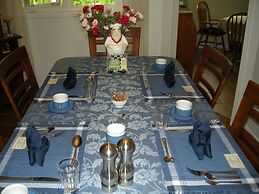 Tucked Inn the Harbour Bed & Breakfast