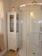 Tucked Inn the Harbour Bed & Breakfast