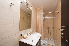 Stella Paradise by Checkin