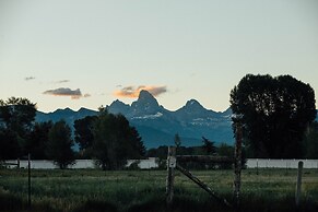 Teton Peaks Resort