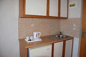 Amaryllis Hotel Apartments