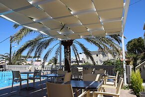 Amaryllis Hotel Apartments