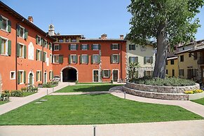 Residence Borgo Mondragon