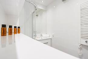 Wawel Luxury Apartments by Amstra