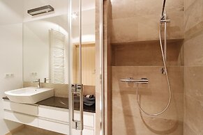 Wawel Luxury Apartments by Amstra