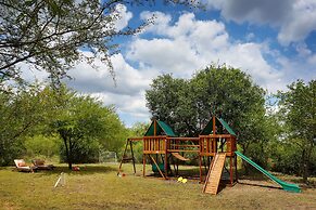 Lukimbi Safari Lodge