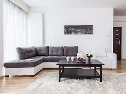 Chopin Apartments Platinum Towers