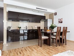 Chopin Apartments Platinum Towers