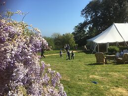 Lisle Combe