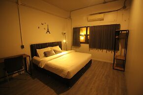 The Hive Hatyai Hostel