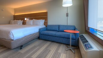 Holiday Inn Express & Suites Tulsa Midtown, an IHG Hotel