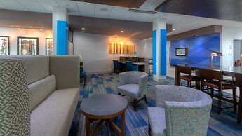 Holiday Inn Express & Suites Tulsa Midtown by IHG