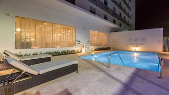 Holiday Inn Express & Suites Tulsa Midtown by IHG