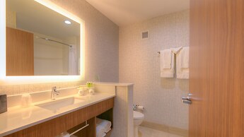 Holiday Inn Express & Suites Tulsa Midtown by IHG