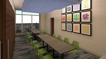 Holiday Inn Express & Suites Tulsa Midtown by IHG