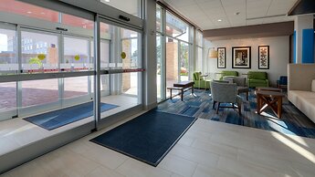 Holiday Inn Express & Suites Tulsa Midtown by IHG