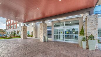 Holiday Inn Express & Suites Tulsa Midtown by IHG