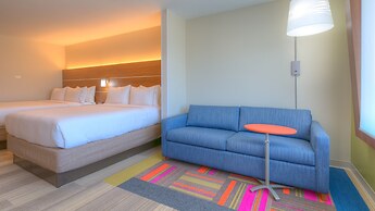 Holiday Inn Express & Suites Tulsa Midtown by IHG
