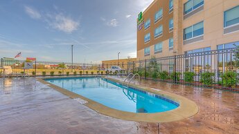 Holiday Inn Express & Suites Tulsa Midtown by IHG