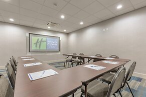 Holiday Inn Express & Suites Tulsa Midtown by IHG