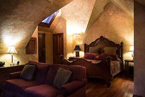 Landoll's Mohican Castle