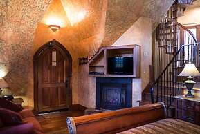 Landoll's Mohican Castle